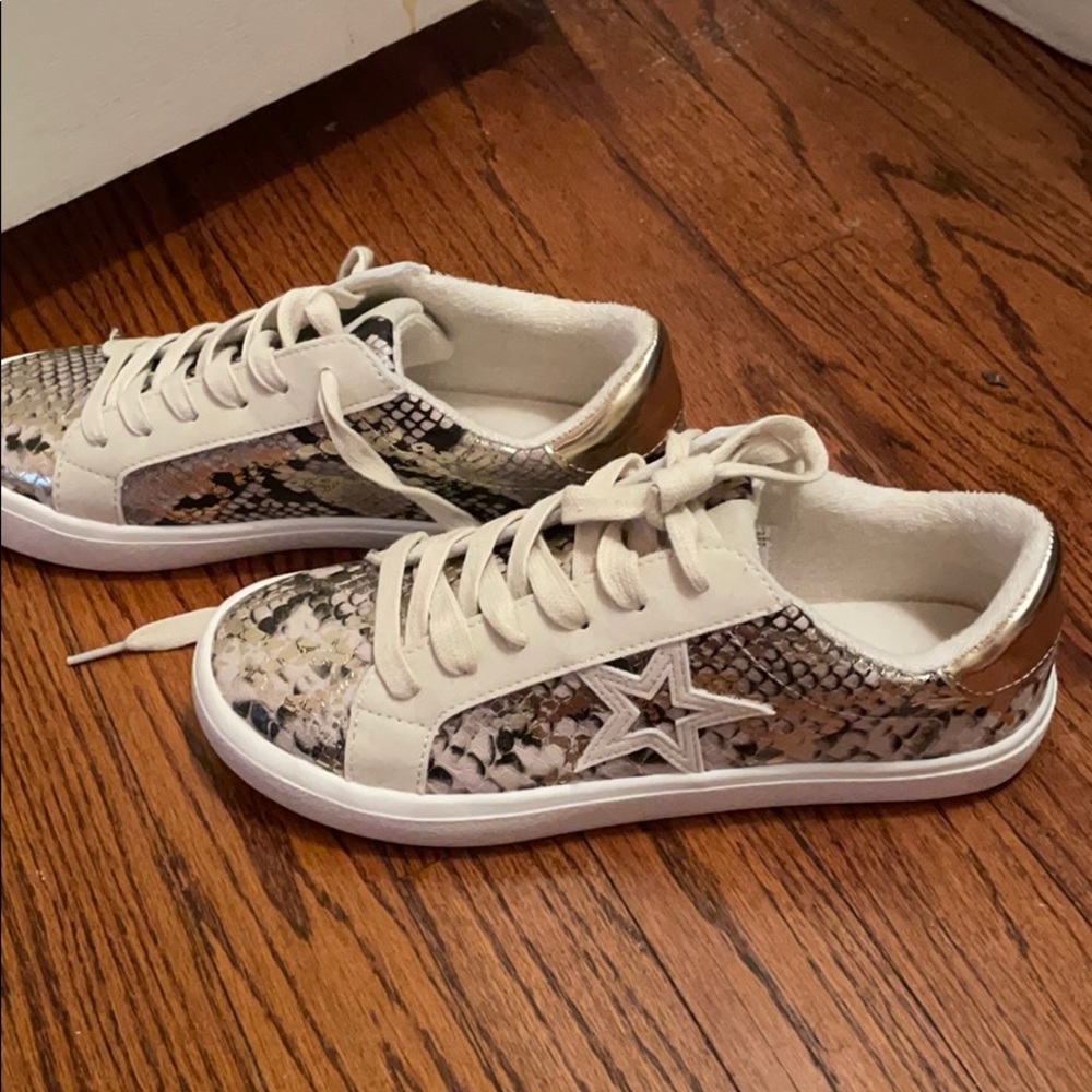 Time and tru sneakers